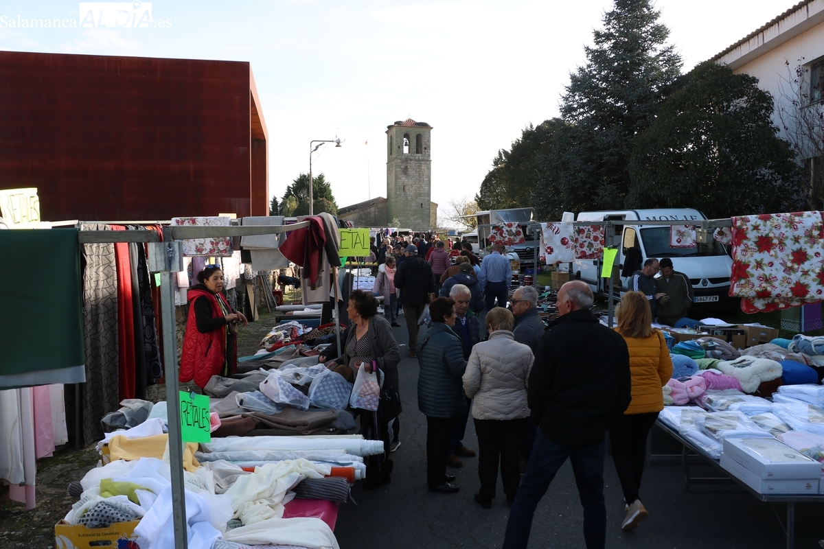 El mercadillo de Trabanca cumple 20 años con una excelente salud y extraordinaria afluencia de público y puestos 