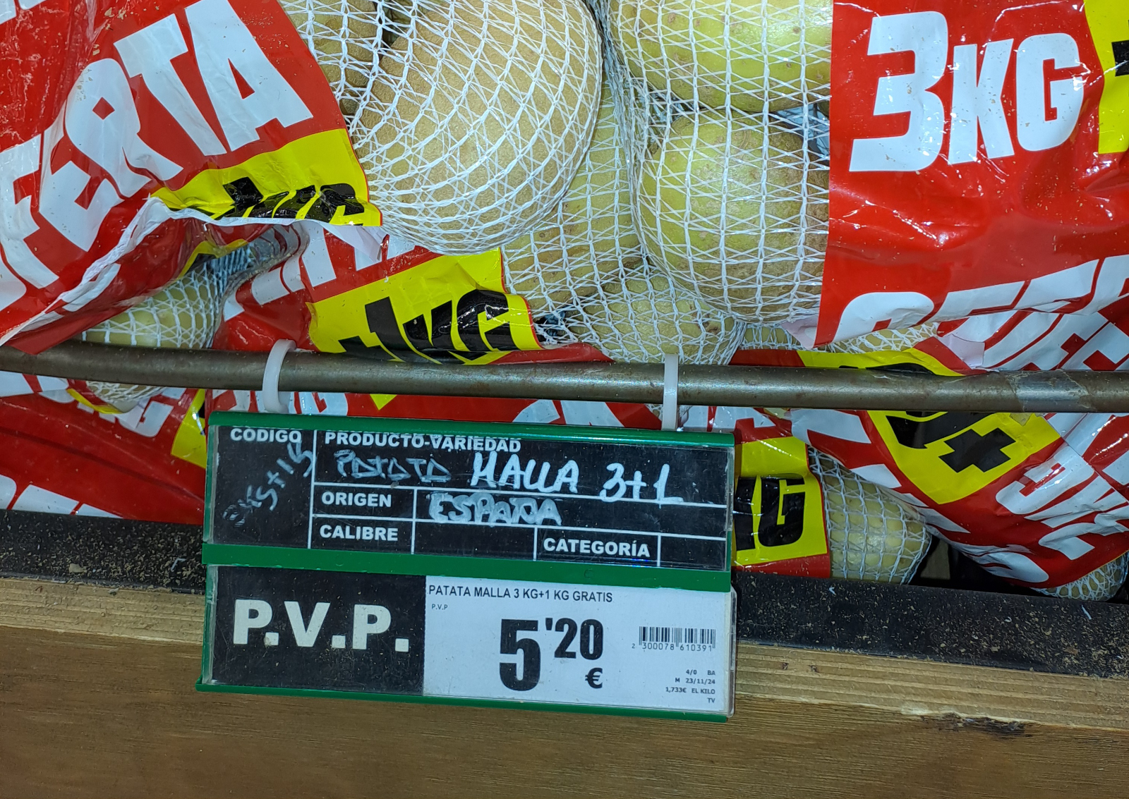 UPA denuncia que supermercados salmantinos venden patatas francesas engañando porque en la tablilla pone que son españolas