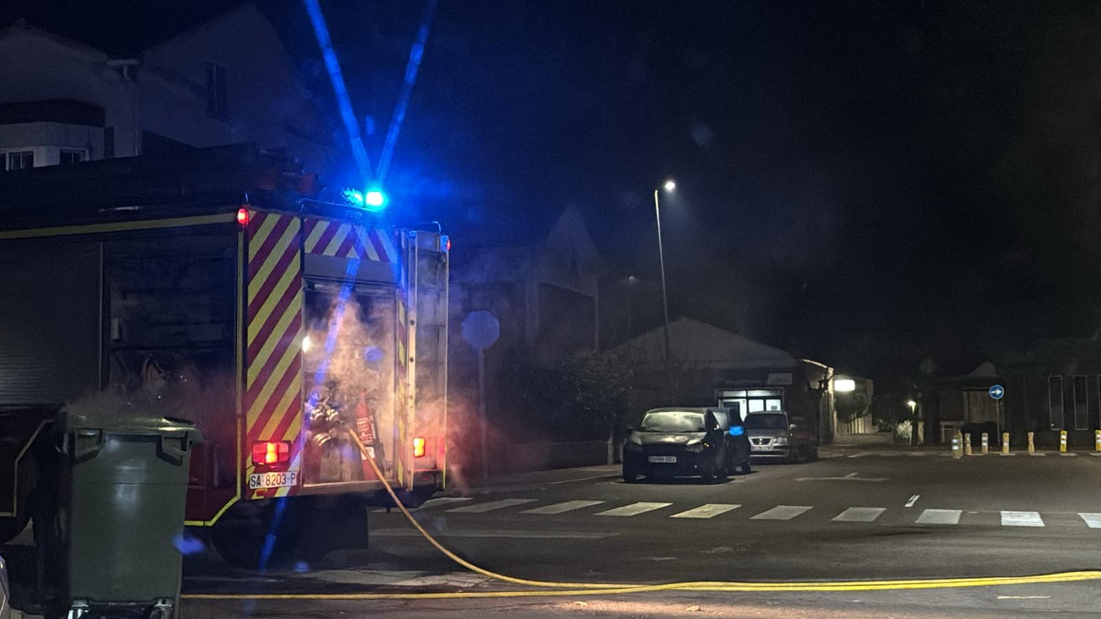 Un contenedor con humo moviliza a los bomberos hasta Cabrerizos