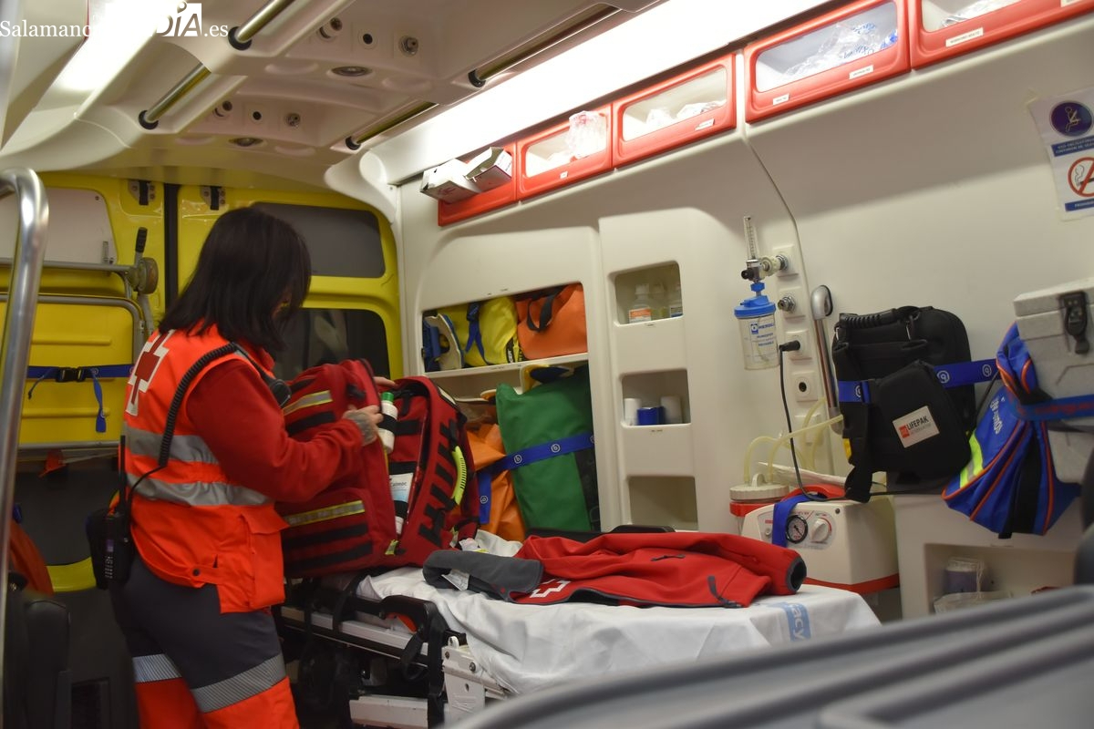 Así es por dentro una ambulancia de Soporte Vital Básico de Cruz Roja (VÍDEO)