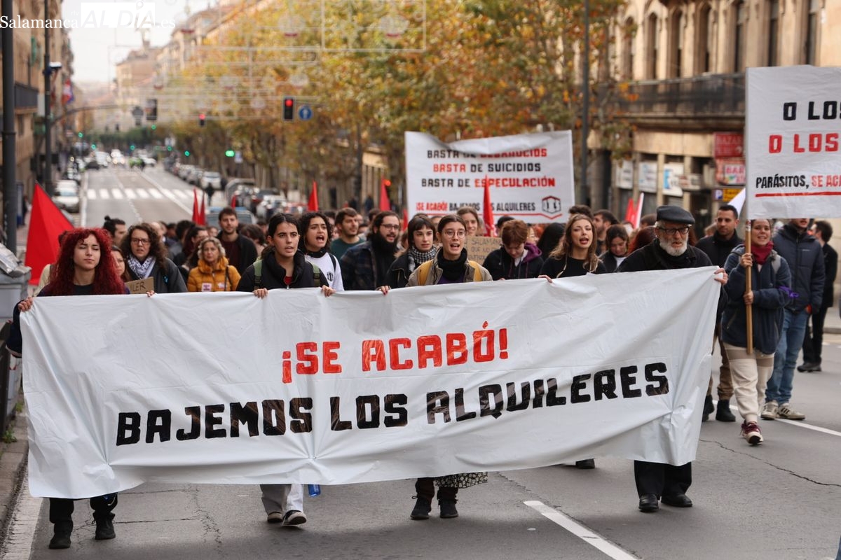 O los bajáis, o los bajamos: Salamanca se concentra por los alquileres (VÍDEO Y FOTOS)