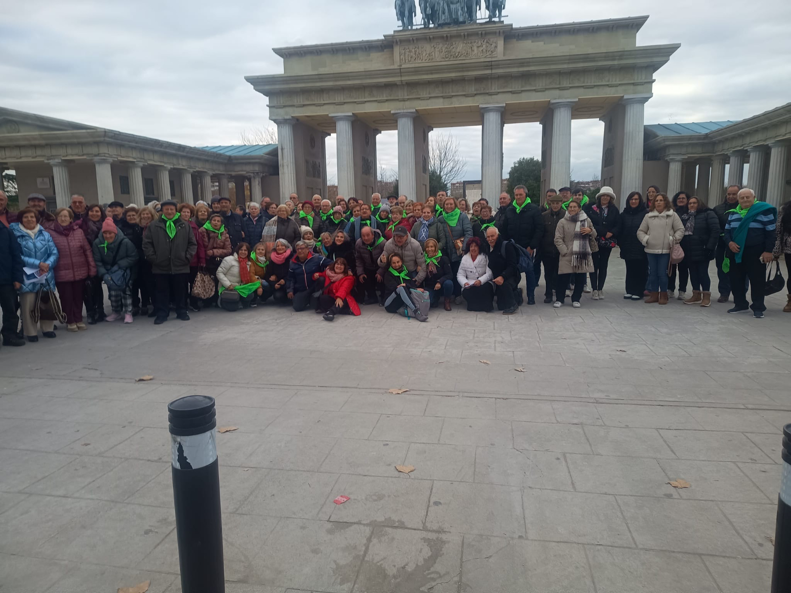 Más de 120 personas visitan Parque Europa y el Parque Navidades Mágicas en una nueva excursión de la asociación San Miguel