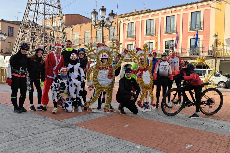El Club Triatlón 37300 celebra la llegada de la Navidad con su tradicional y original Quedada