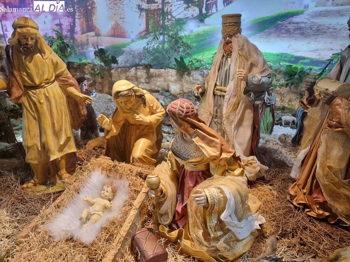 La iglesia de María Auxiliadora luce uno de los belenes más originales de Salamanca (FOTOS)
