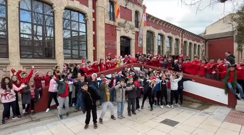 El Colegio San Francisco felicita la Navidad al ritmo de David Bisbal