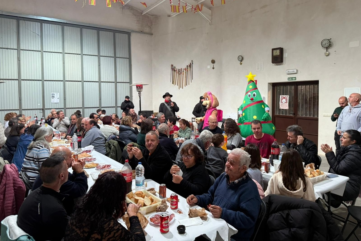 Divertida castañada en Gejo de los Reyes para recibir la Navidad
