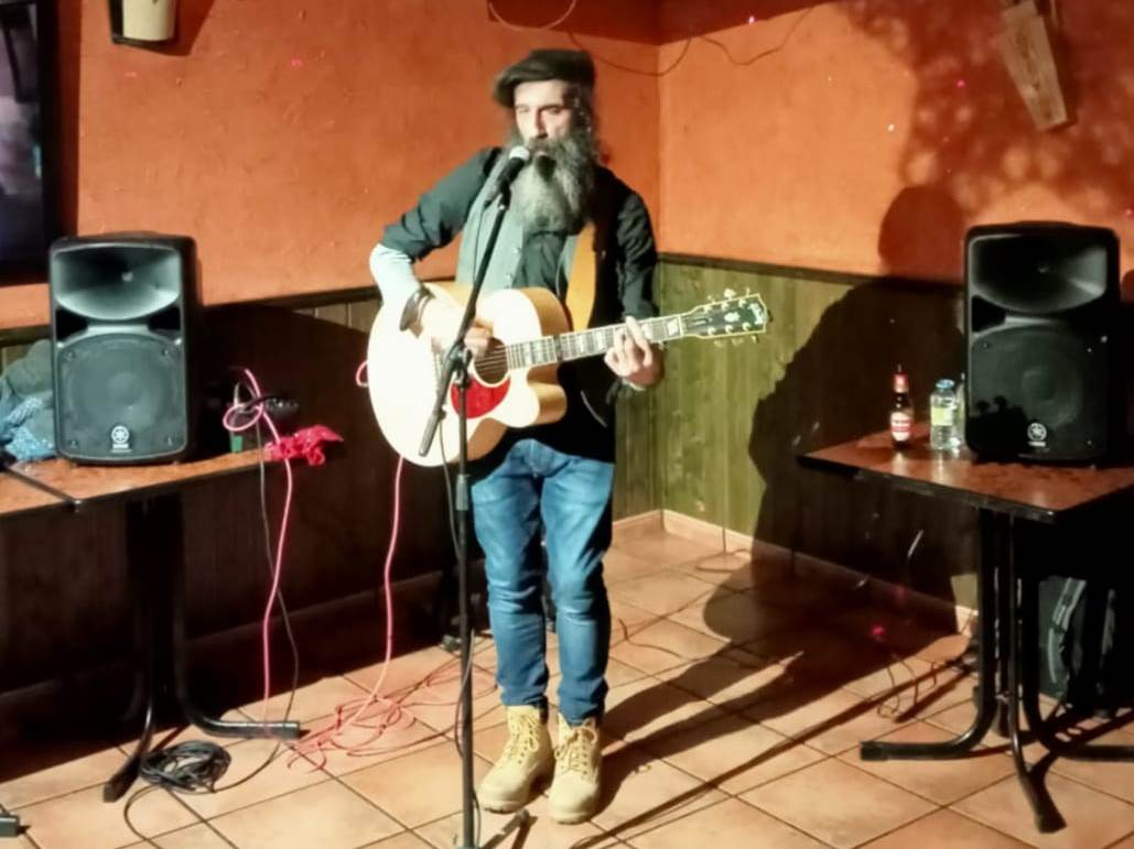 Xavi Martín (Les Routiers) ofrece un concierto en Sancti-Spíritus