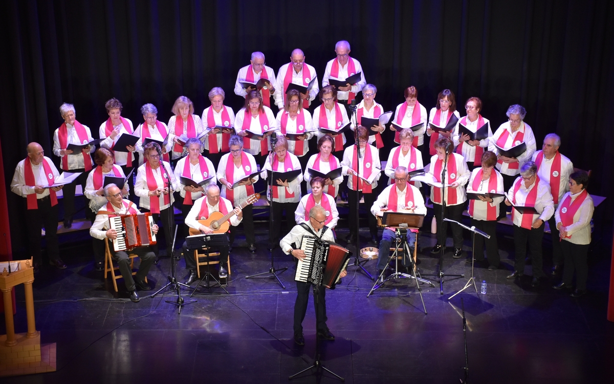 Aires del Águeda completa con sus villancicos el maratón navideño del Teatro Nuevo