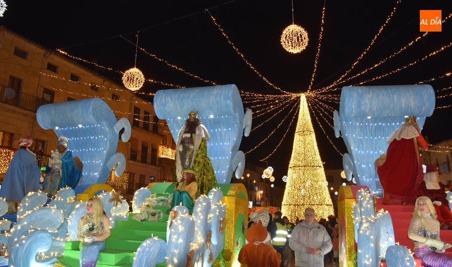 La Cabalgata de Reyes, que repartirá unos 800 kilos de caramelos, repetirá el mismo recorrido