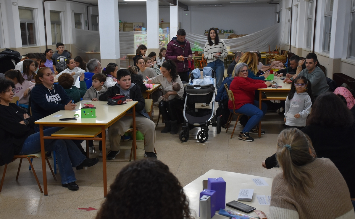 La AMPA del Colegio Miróbriga reúne a unas 135 personas para degustar chocolate y jugar al bingo