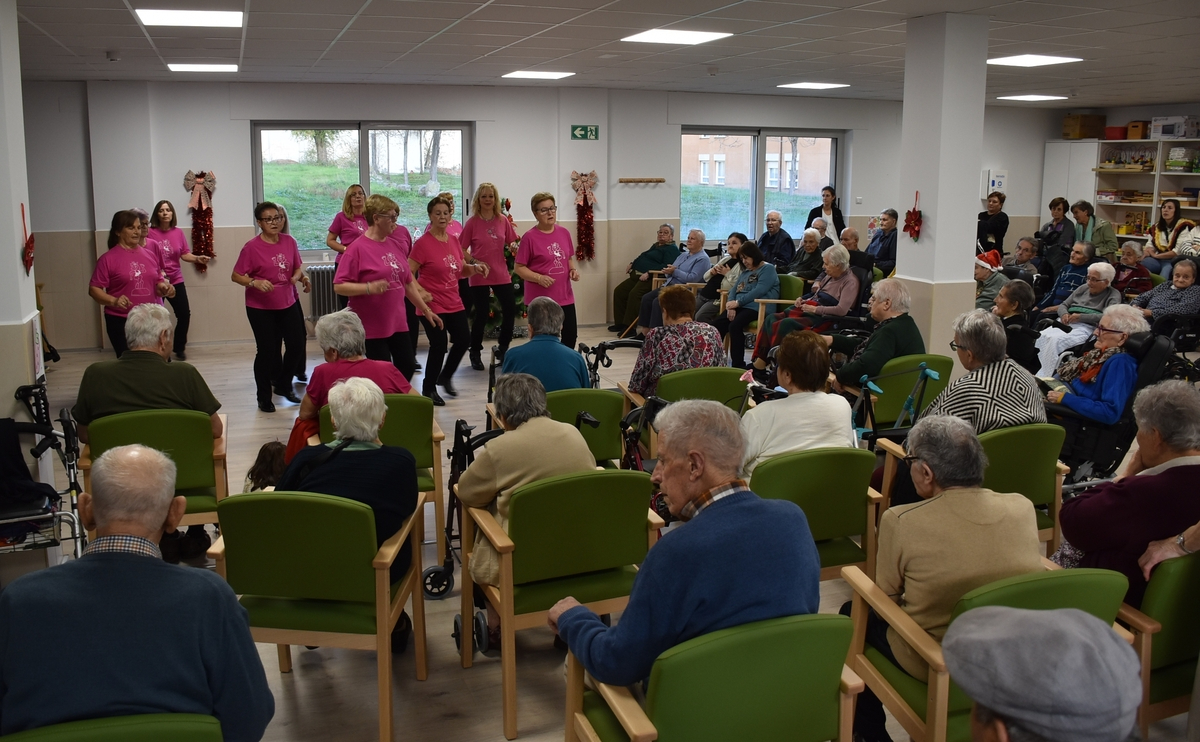 La Residencia Mixta recibe al taller de baile en línea de Amanecer