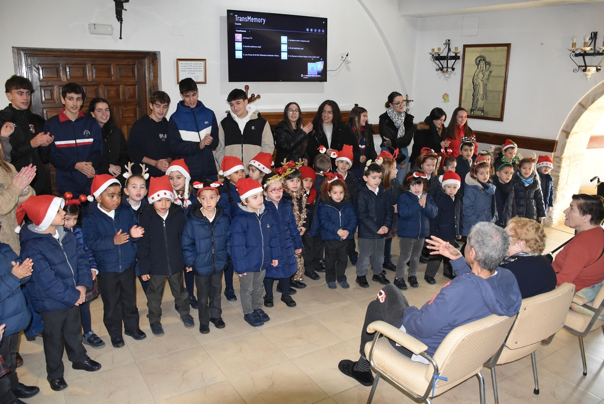 Los más peques y los mayores de Misioneras visitan el Hospital de la Pasión y la Residencia San José
