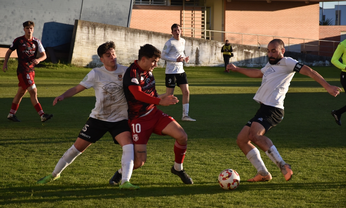 Miguel arranca otro justo punto para el Ciudad Rodrigo tras jugarle de tú a tú a uno de los gallitos