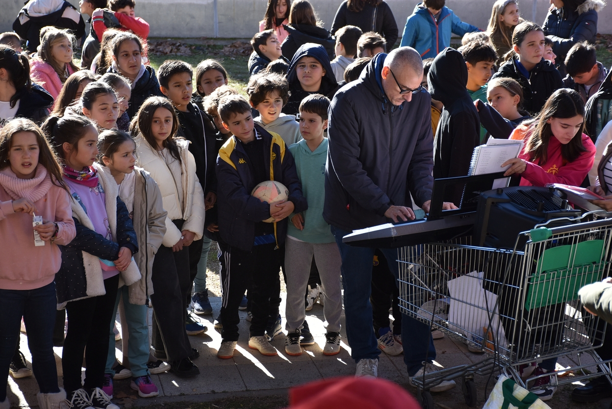 El Colegio San Francisco vive las Campanadas y disfruta de villancicos con alumnos del Fray Diego