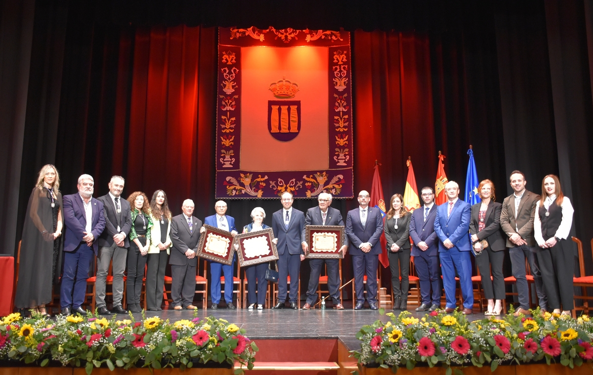 Ciudad Rodrigo salda en una solemne ceremonia la deuda que tenía con 3 de sus exalcaldes