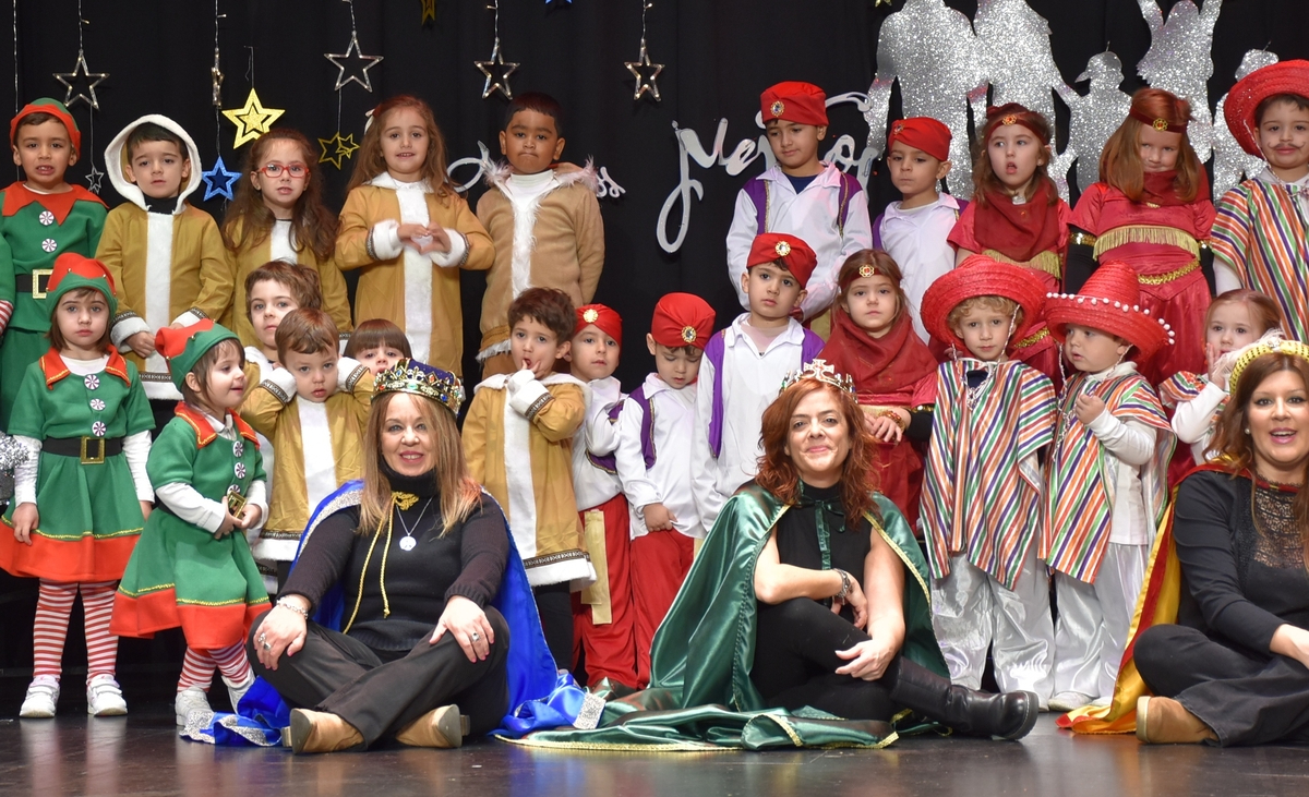 Misioneras-Santa Teresa viaja por el planeta y el espacio en su doble función navideña