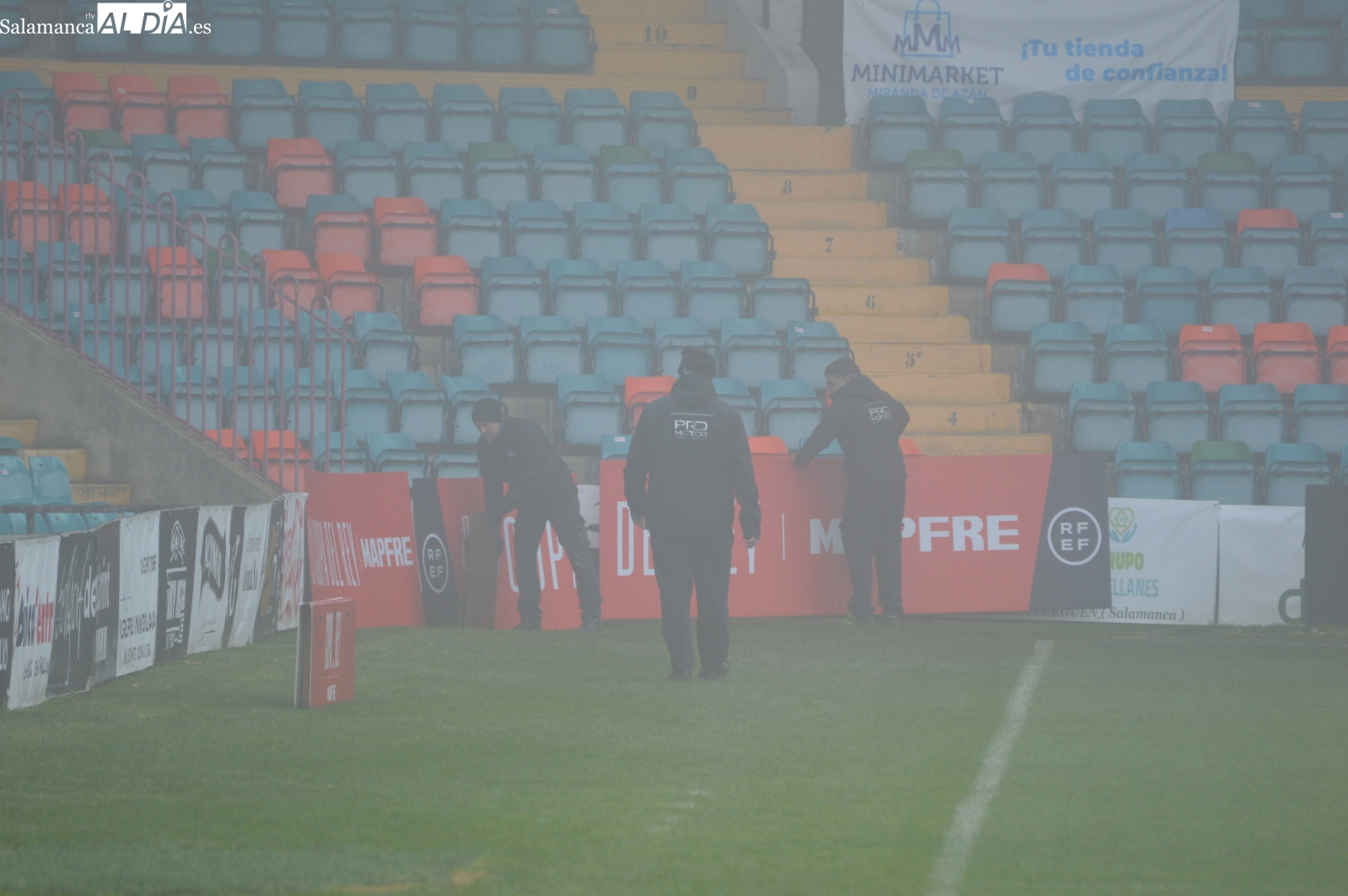 ¡Por fin, la Copa del Rey ya está otra vez en el Helmántico!: llega Movistar Plus, cartelería de la RFEF, césped cortado, publicidad cambiada, LEDs...
