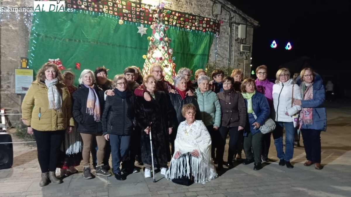 La Alhóndiga viste de Navidad la villa de San Felices de los Gallegos 