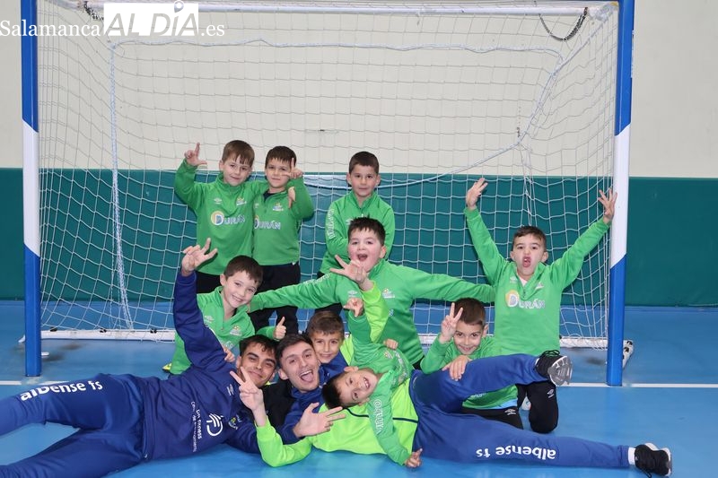Los más pequeños del Piensos Durán Albense FS disfrutan del fútbol sala y la amistad