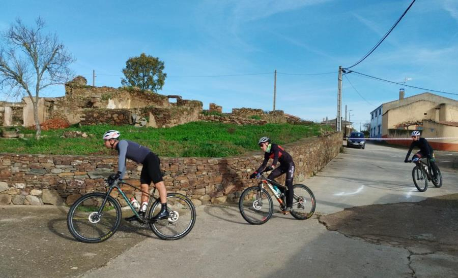 Más de 150 ciclistas disputarán este domingo la IX Ruta del Pavo de Saelices el Chico