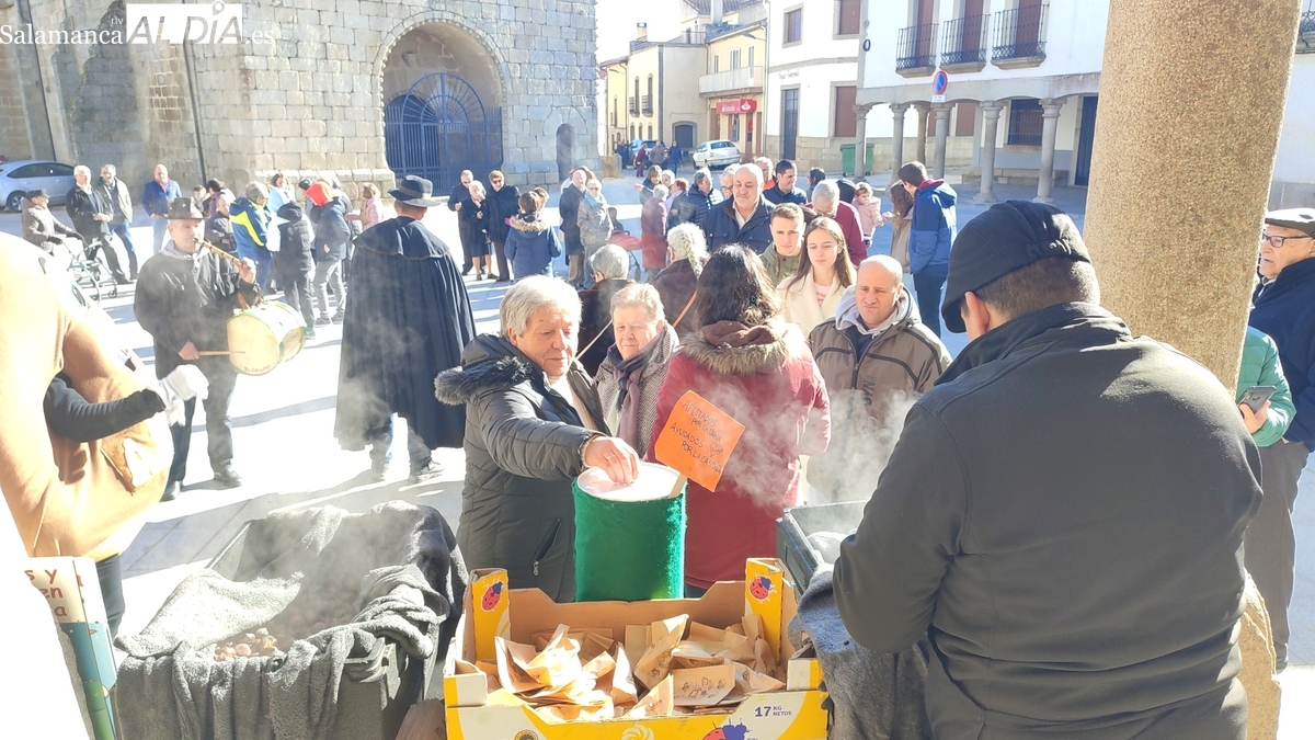 Villavieja de Yeltes disfruta de su I Fiesta de la Castañada