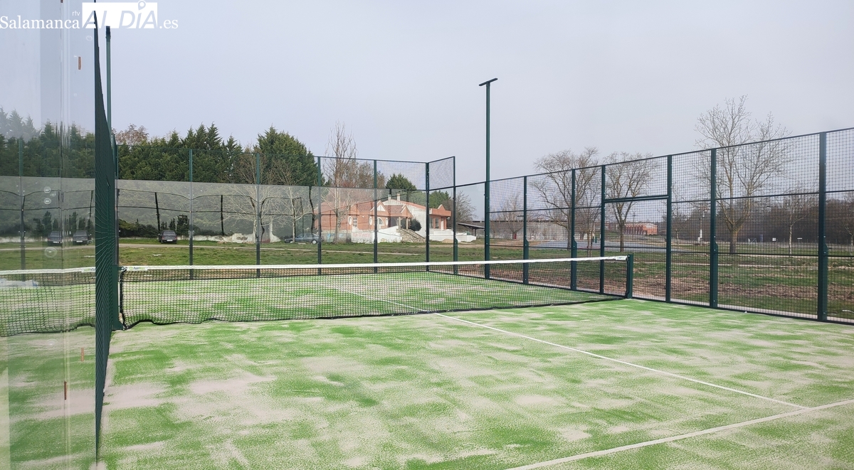 Vitigudino aumenta sus infraestructuras con la pista de pádel y el parking de autocaravanas  