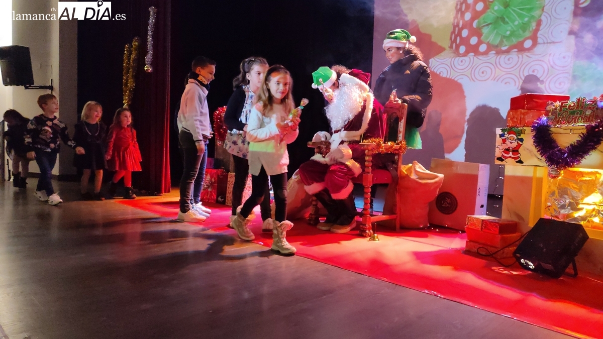 Papá Noel inunda Vitigudino de alegría e ilusión 