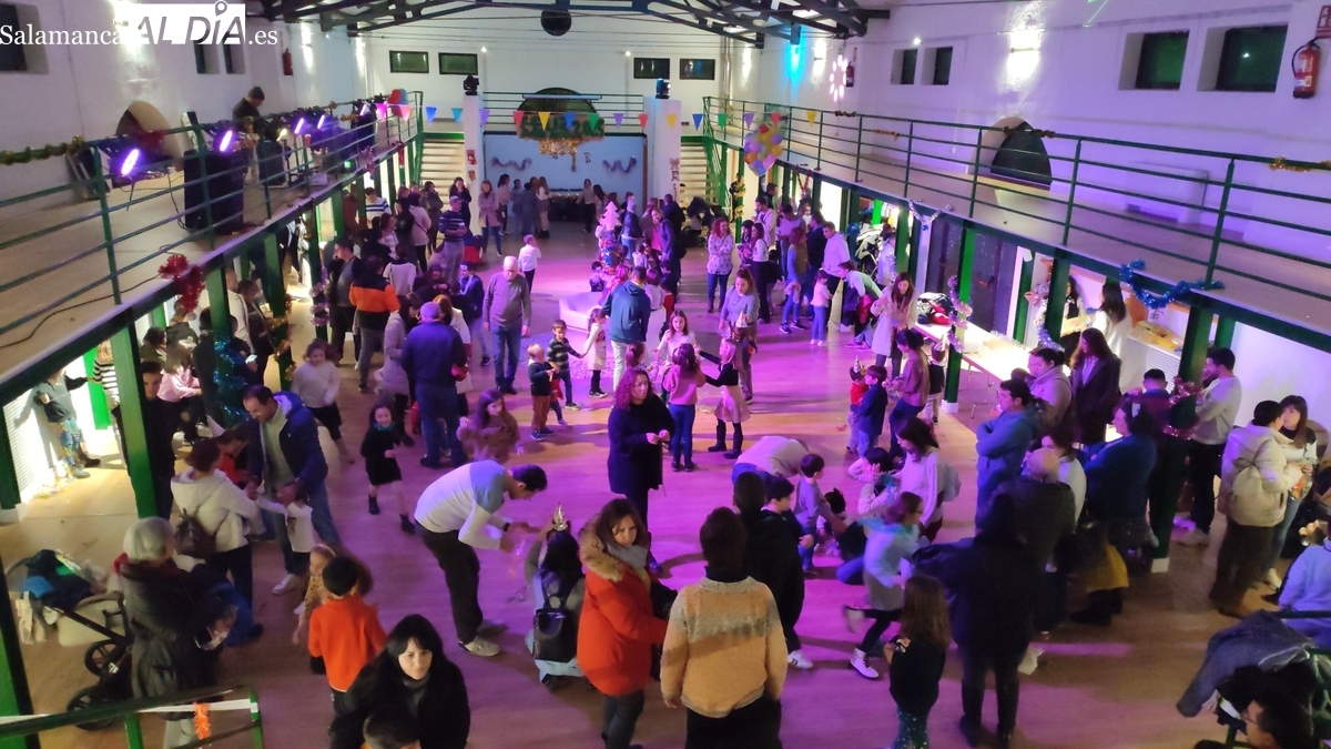 Los más pequeños viven en Vitigudino una Nochevieja infantil con mucho ritmo
