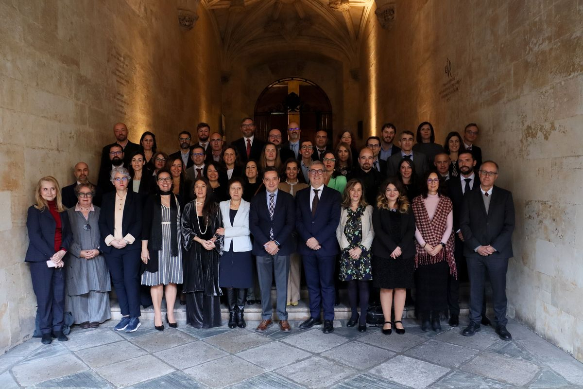 Acto inolvidable para cerca de un centenar de nuevos cargos académicos y personal docente e investigador de la USAL