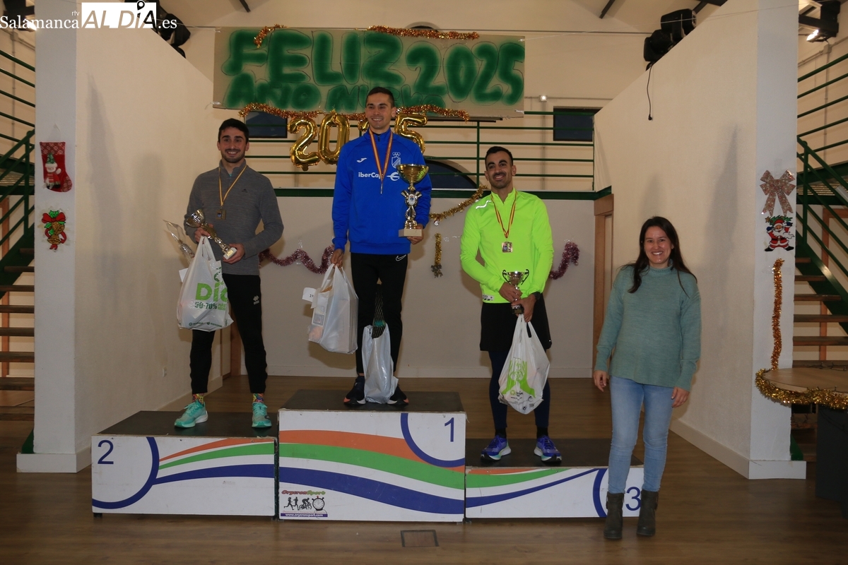 Adrián Moro Sánchez y Ester Rodríguez Sánchez se imponen en la San Silvestre ADOS de Vitigudino