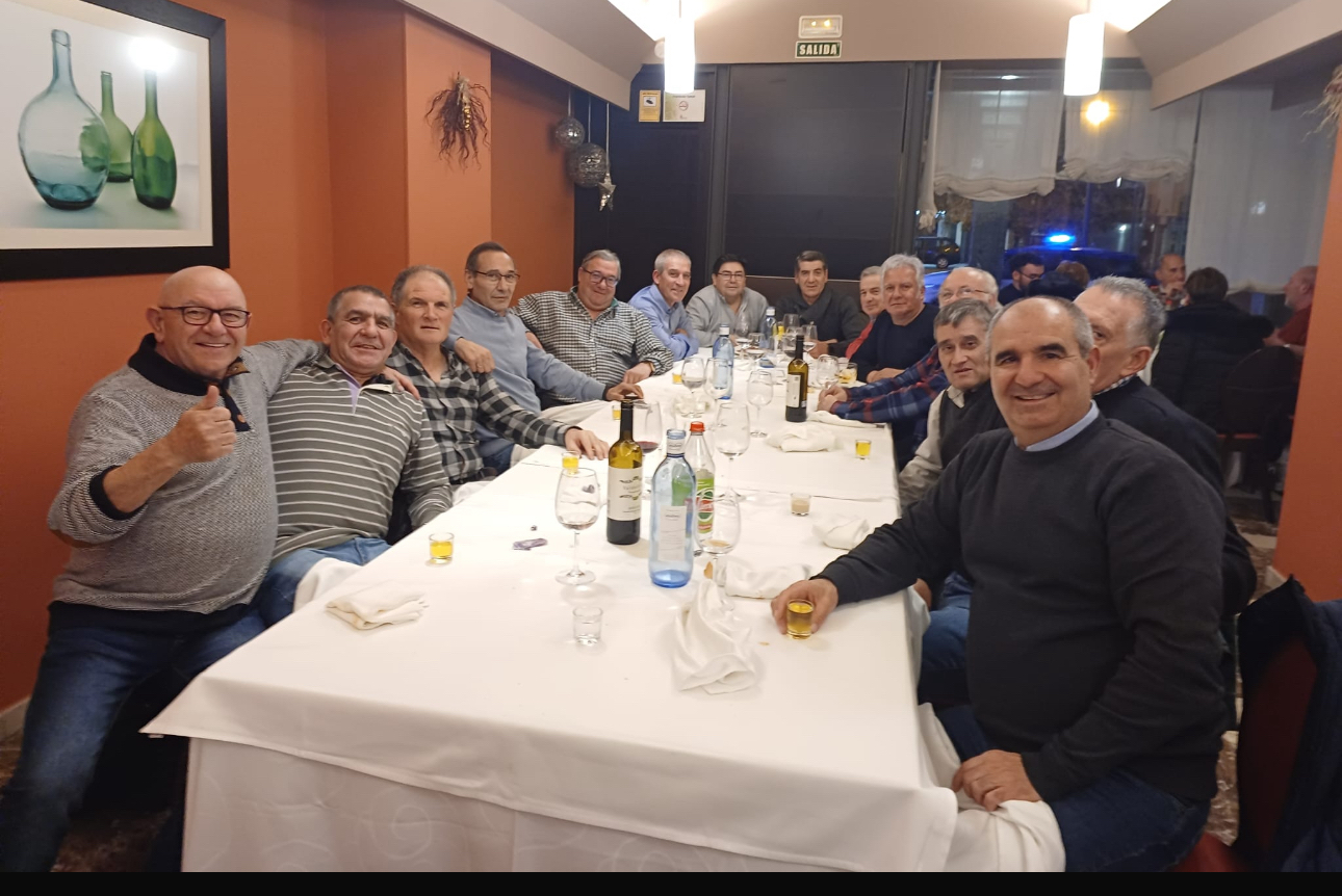 La peña Lord Gregori celebra con una cena navideña sus 40 años de amistad