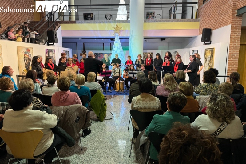 El Taller de Canto Popular abarrota de público y ambiente el CDS en su concierto de Navidad