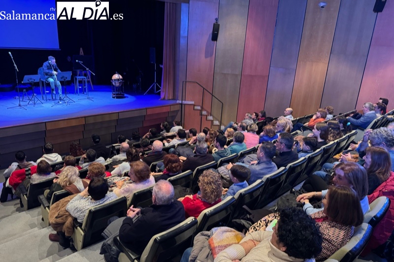 ‘Micro Abierto’ se estrena en el escenario del CDS mostrando el arte de numerosos vecinos