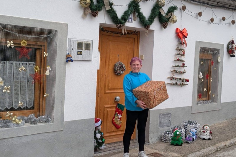 Cerca de una veintena de propuestas vecinales participan en el II Concurso de fachadas de Navidad de Macotera, que ya conoce a sus ganadores