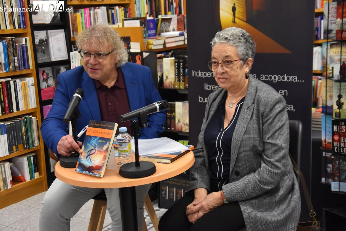 José Antonio Martín Viñas presenta un texto de no ficción, El ADN de las palabras