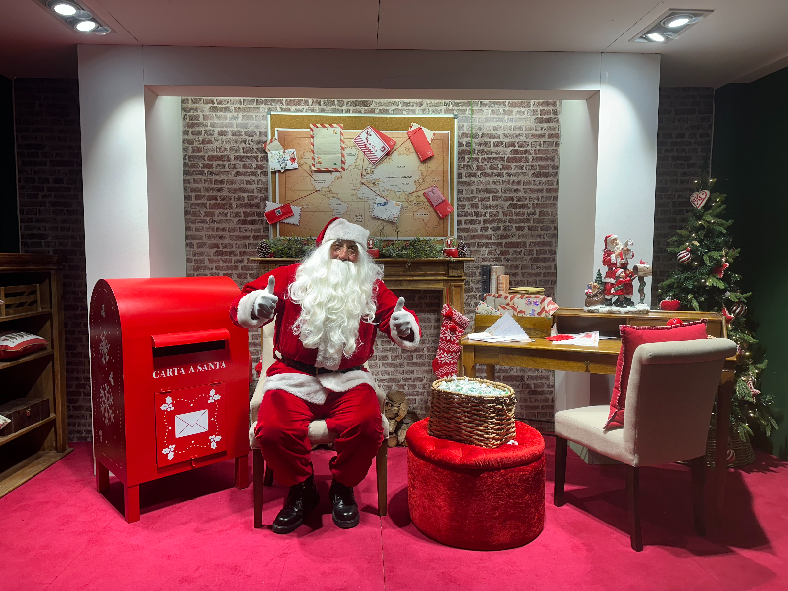 Papá Noel llega este sábado a Salamanca en el comienzo de las actividades de Navidad de El Corte Inglés