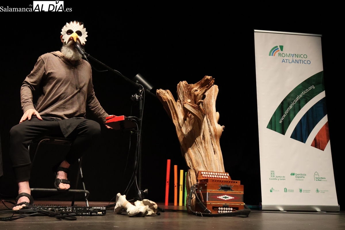 Neønymus impregna de misticismo el auditorio de Ledesma 