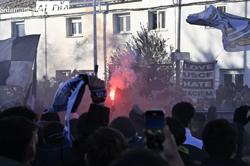 Previa, recibimiento al bus y tifo para el Unionistas - Rayo: el Fondo Popular prepara un gran día en Copa del Rey