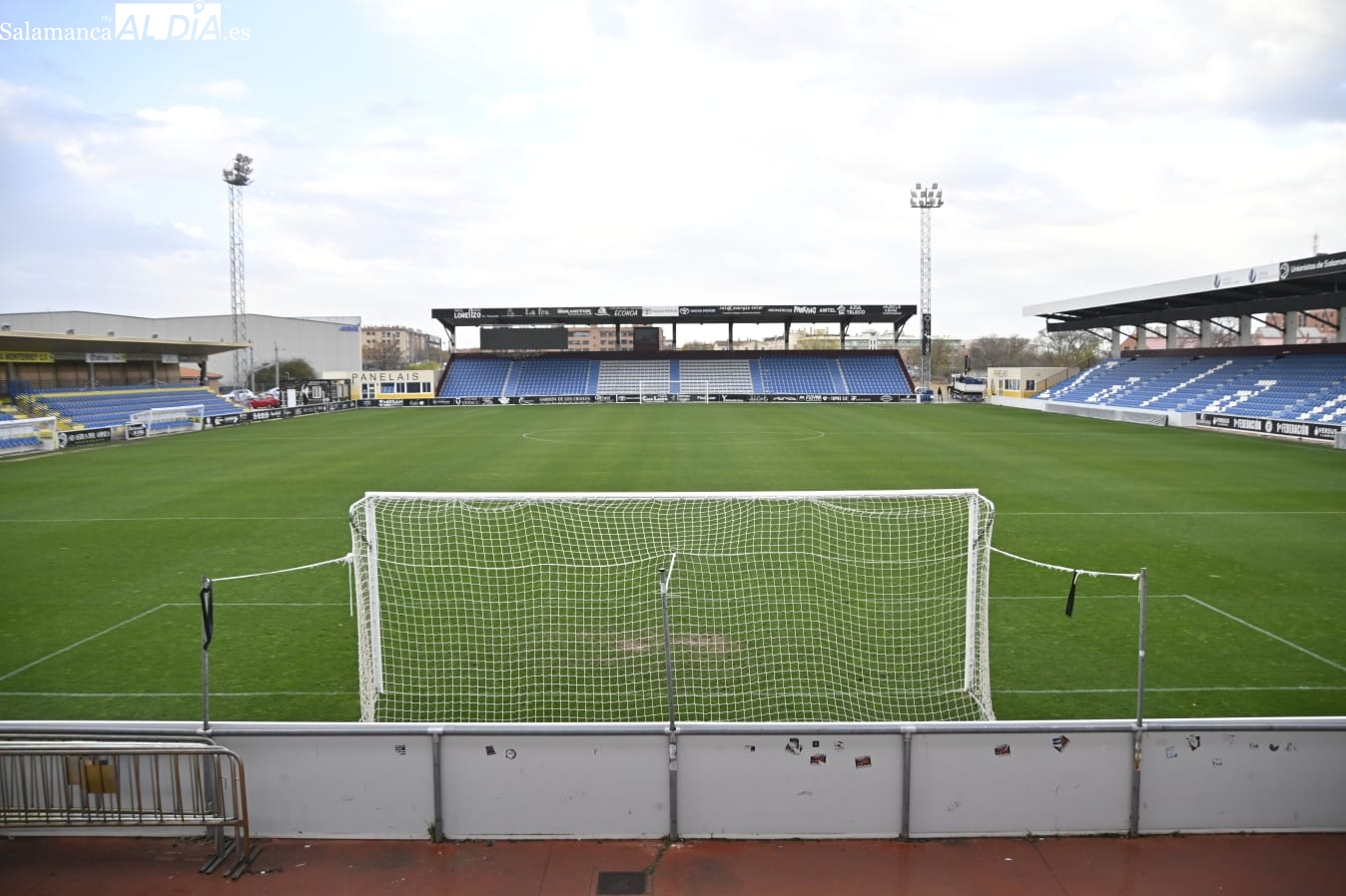 El alcalde de Salamanca, Carlos García Carbayo, descarta la ampliación de aforo en el Reina Sofía en 2025 para Unionistas