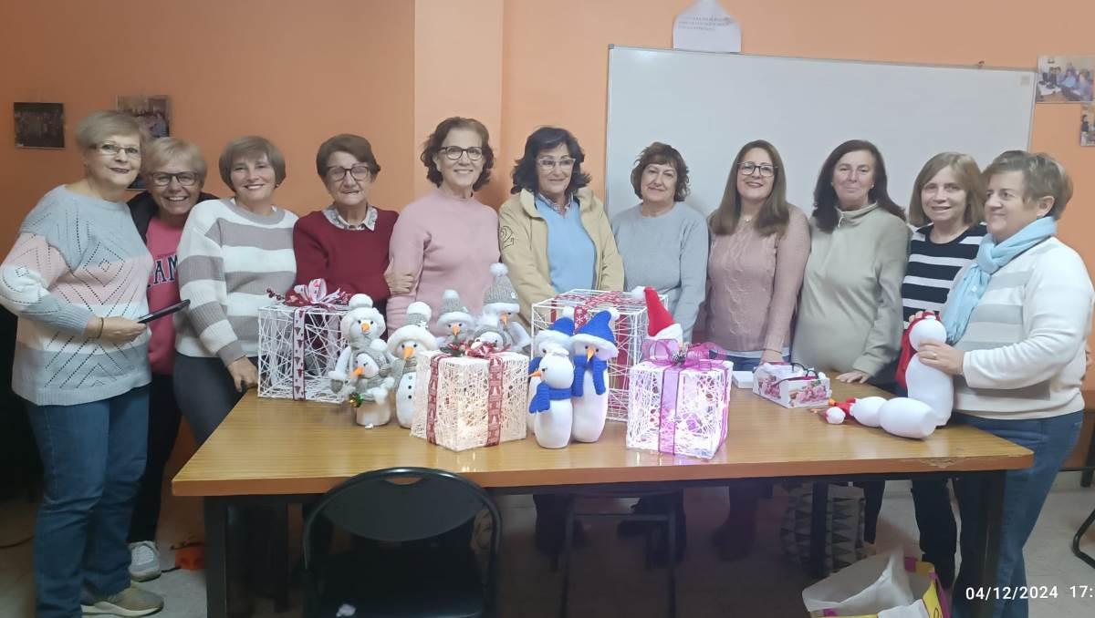 Concluye el taller de manualidades navideñas de Amanecer