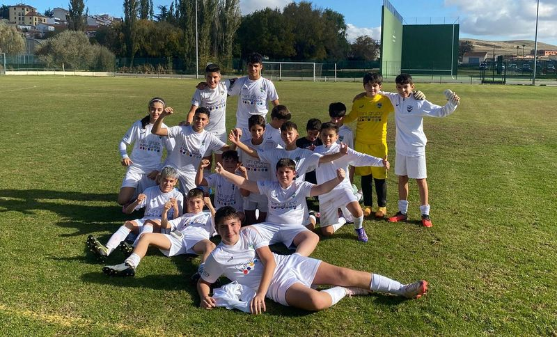 El Infantil B del Alba de Tormes CF: superación y trabajo en una temporada retadora