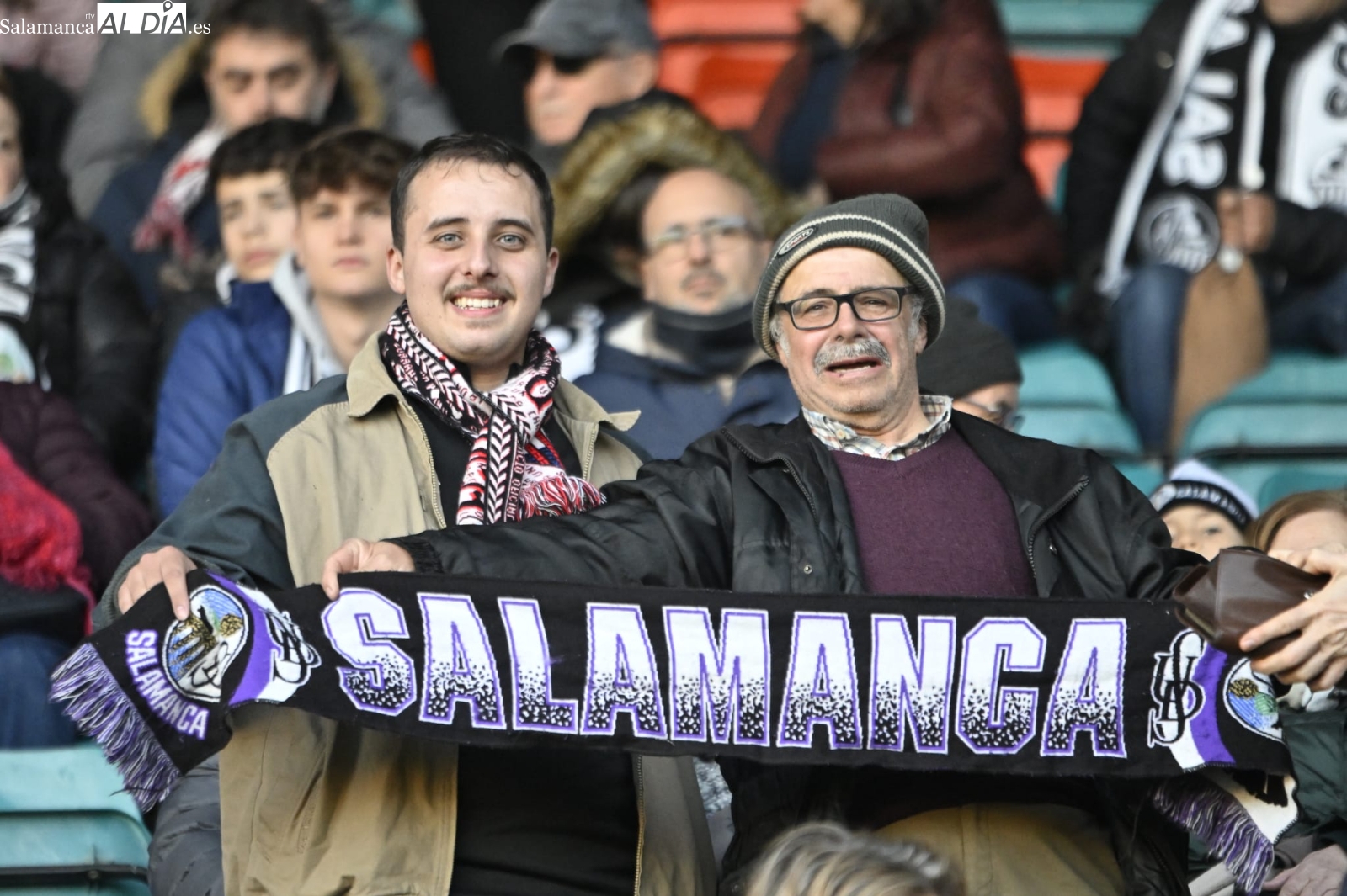 La afición del Salamanca UDS se despide del Helmántico y el equipo hasta el año que viene