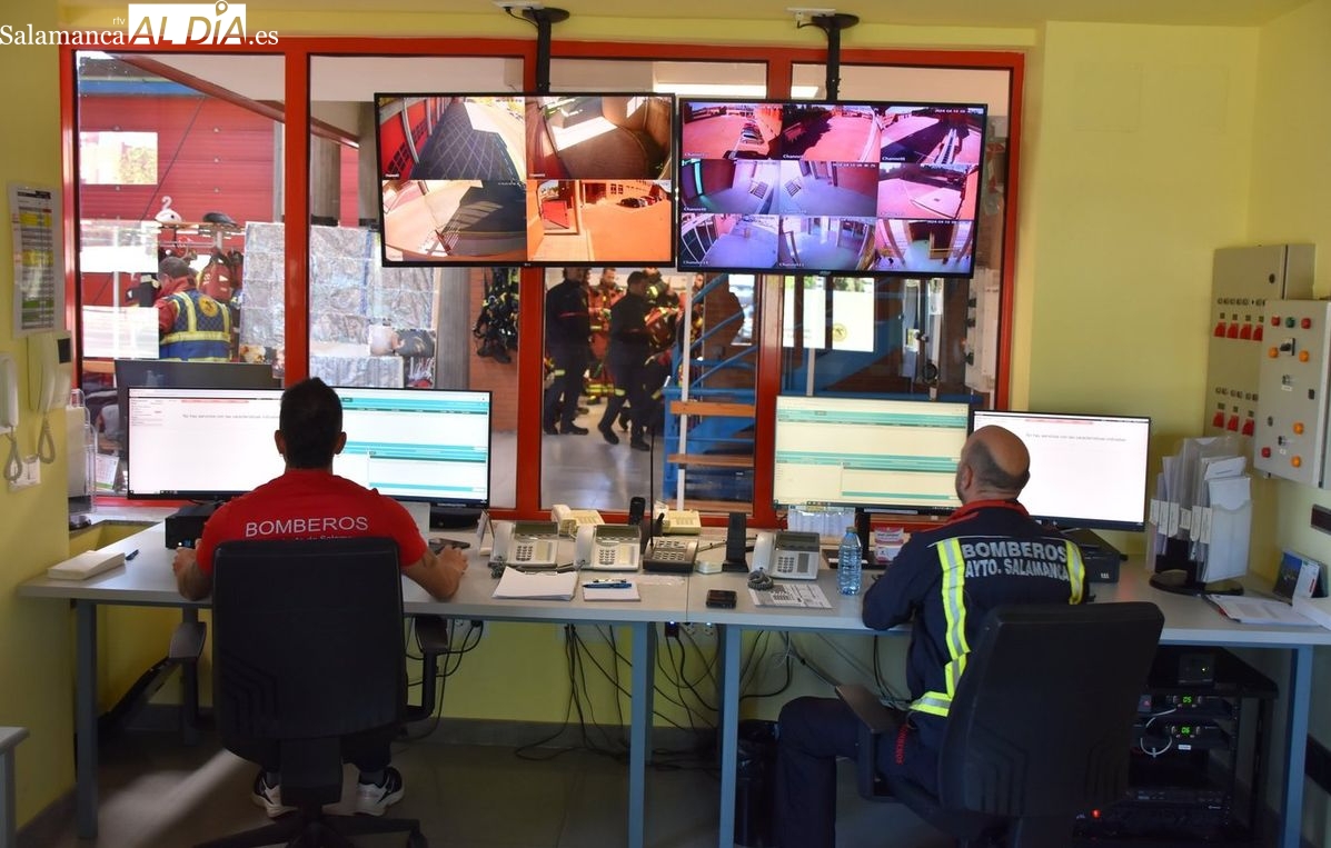 Cena con los compañeros y en alerta: así viven la Nochevieja los bomberos de Salamanca