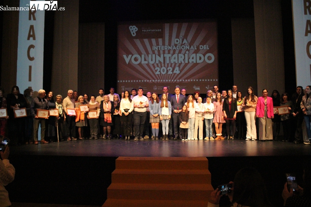 El Ayuntamiento reconoce la labor solidaria de 25 personas, entidades y centros educativos