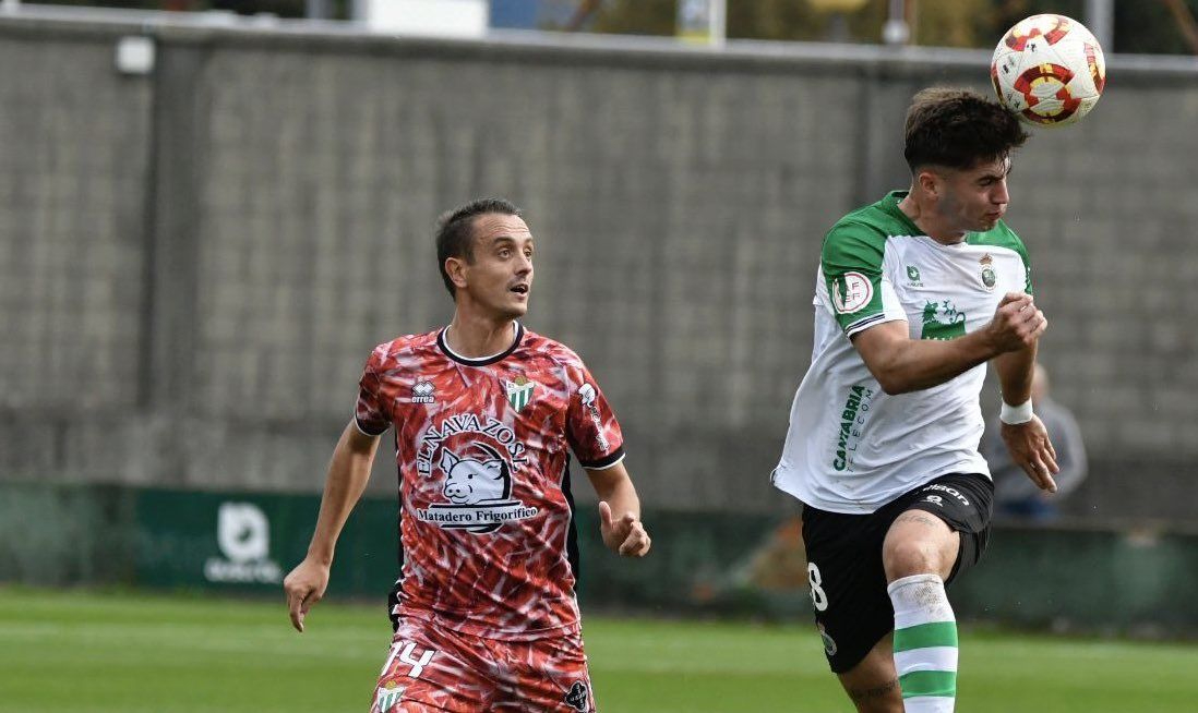 El CD Guijuelo empata con el Rayo Cantabria y la salvación se le empieza a poner complicada (2-2)