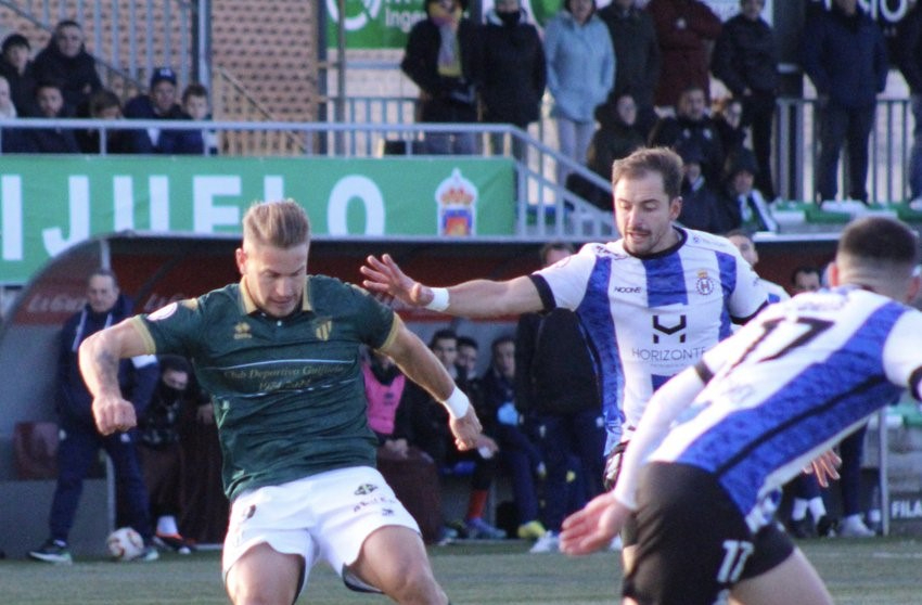 ¡Por fin! El CD Guijuelo rompe su mala racha y Rubén Gala ya sabe lo que es ganar a costa del Avilés (2-1)