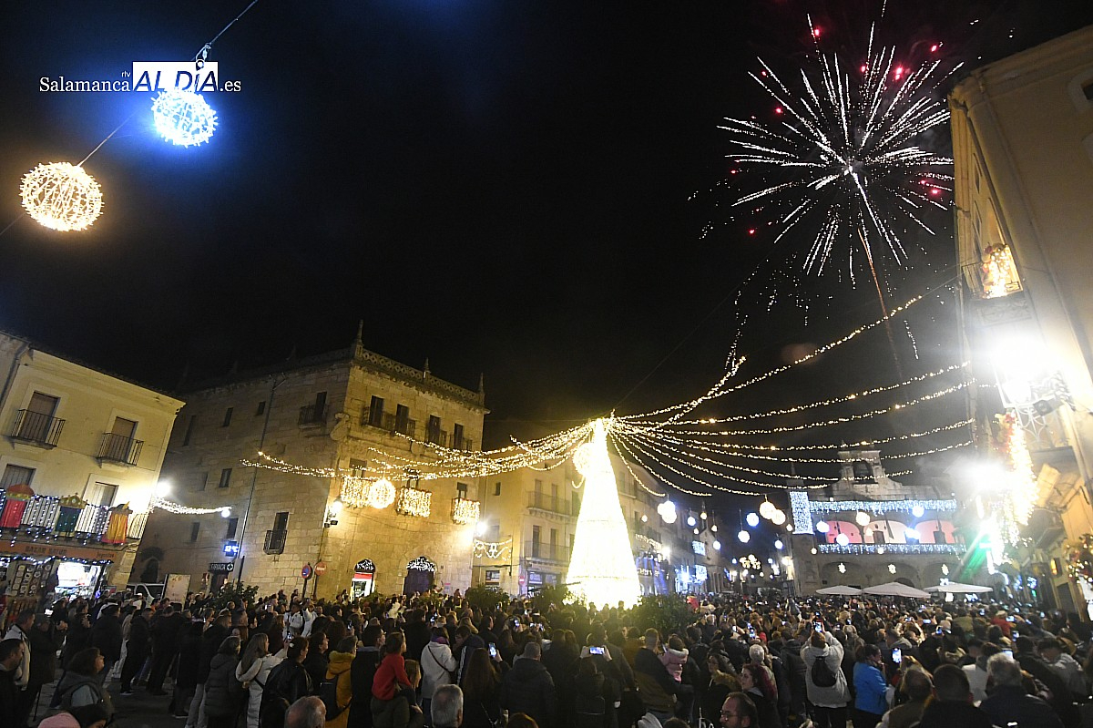 Ciudad Rodrigo enciende con un espectacular ambiente la Navidad 2024