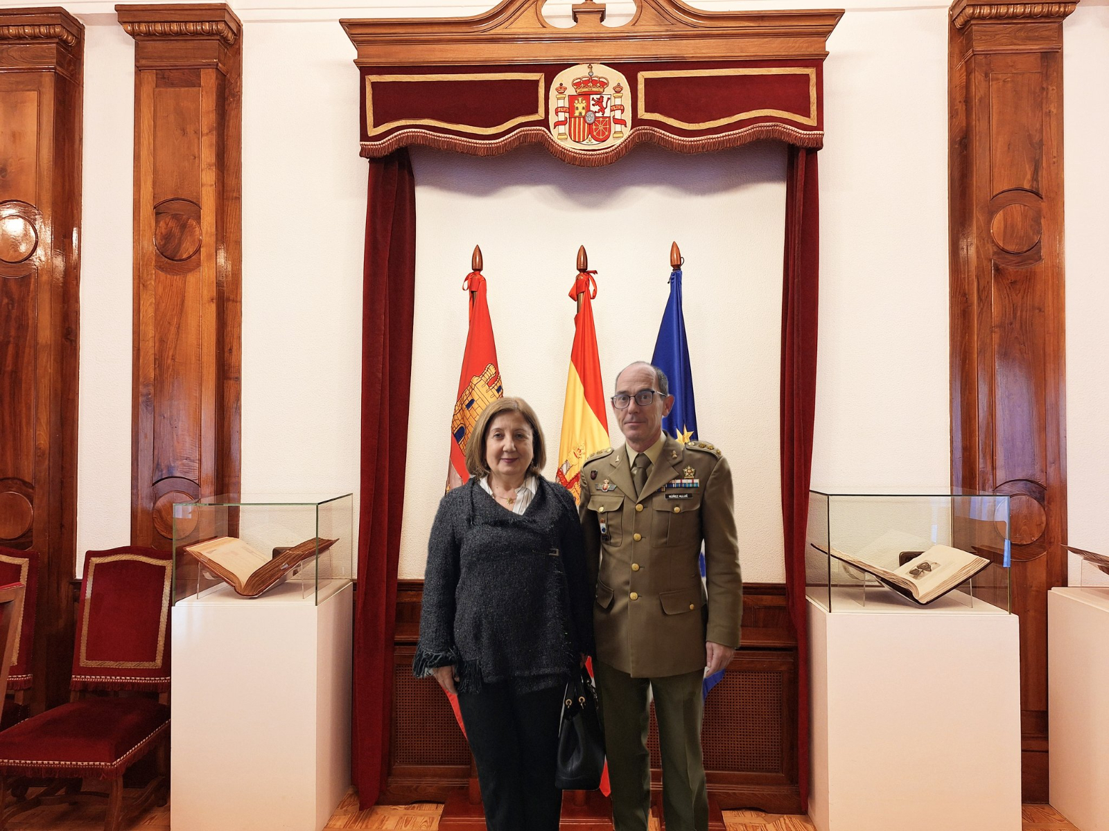 La subdelegada del gobierno en Salamanca se reúne con el coronel Luis Fernando Núñez Allué tras su despedida del REI 11