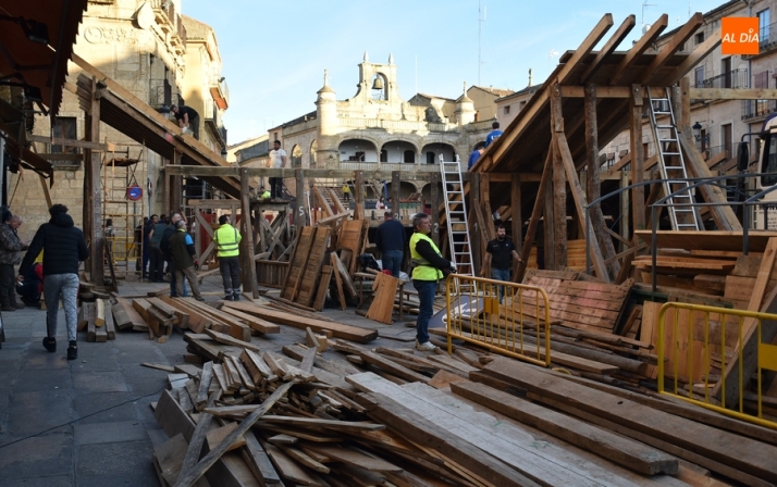 Los constructores de los tablaos tendrán que pagar en el Carnaval 2025 un 10% más al Ayuntamiento