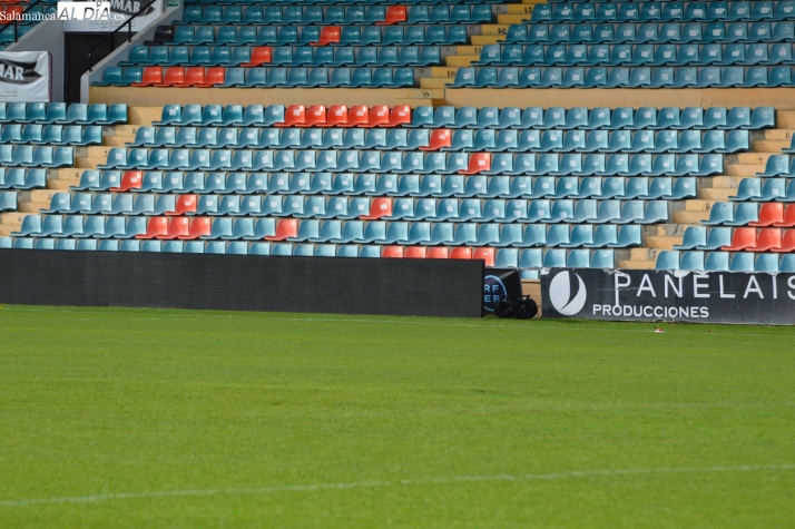 El Salamanca UDS está intentando poner el minuto y resultado del partido contra el Celta mediante las vallas LED del Helmántico 